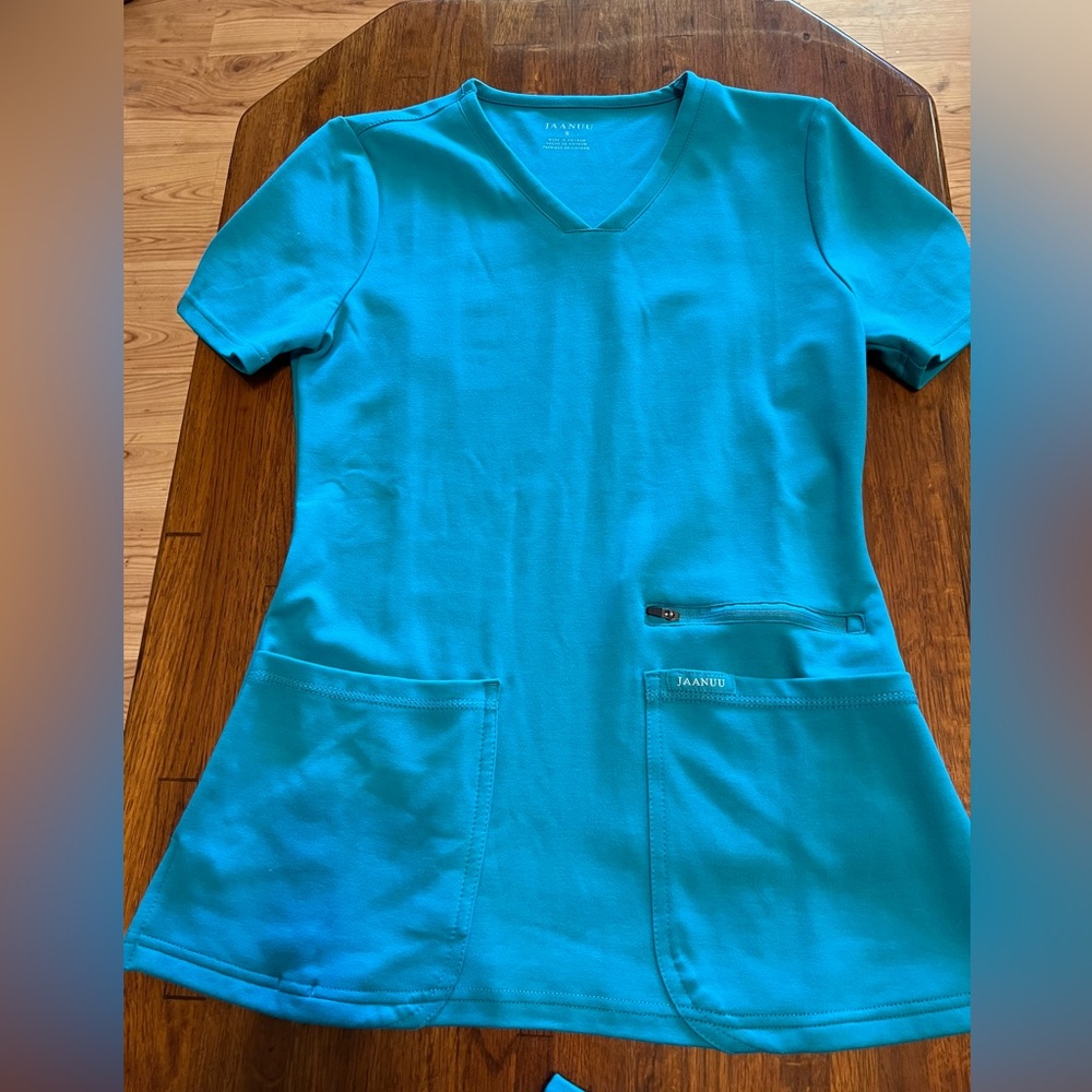 Jannuu scrub set teal. Brand new. S/SP